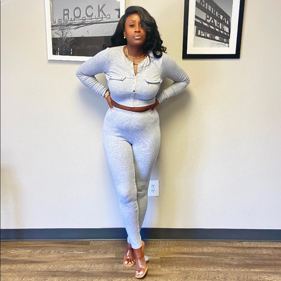 Set - Picture 2 of 6